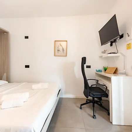 Renovated With Garden & Veranda! *