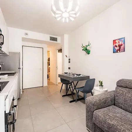 Renovated With Garden & Veranda! Apartment