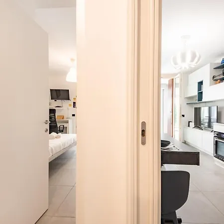 Renovated With Garden & Veranda!