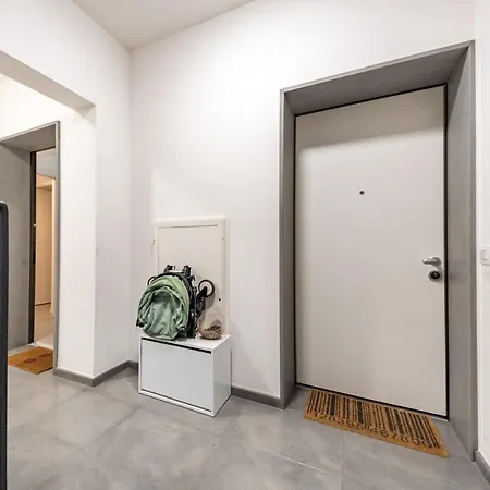 Renovated With Garden & Veranda! Apartment Milan