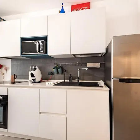 Renovated With Garden & Veranda! Apartment Milan